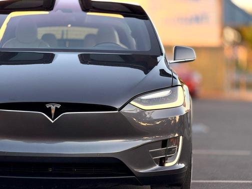 Titanium Metallic 2016 Tesla Model X 75D