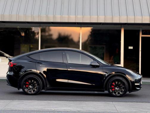 2021 Tesla Model Y Long Range Dual Motor All-Wheel Drive