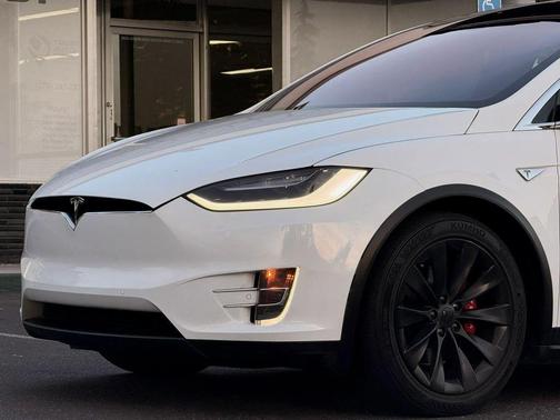 White 2016 Tesla Model X 75D