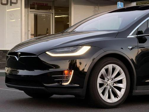 Black 2018 Tesla Model X 75D