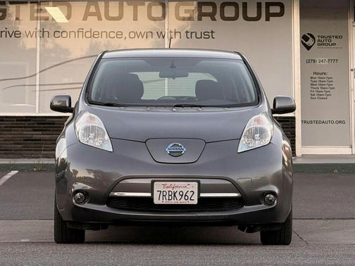 Grey 2016 Nissan Leaf S