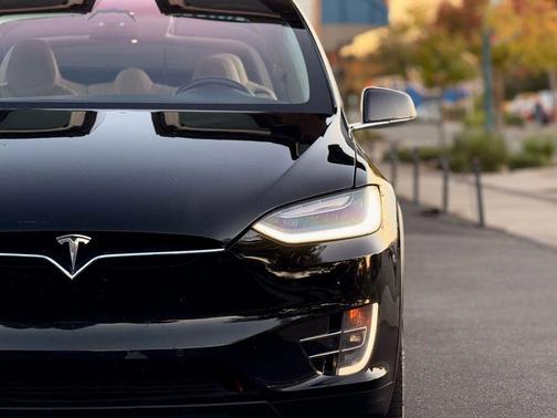 2017 Tesla Model X 90D