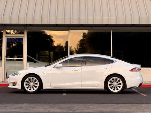 2016 Tesla Model S 90D