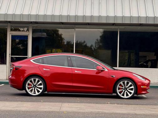 2019 Tesla Model 3 Performance