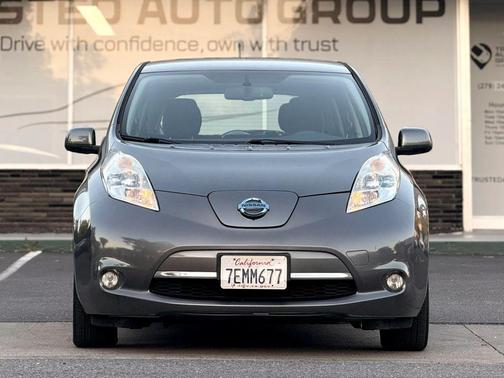 Grey 2014 Nissan Leaf SV