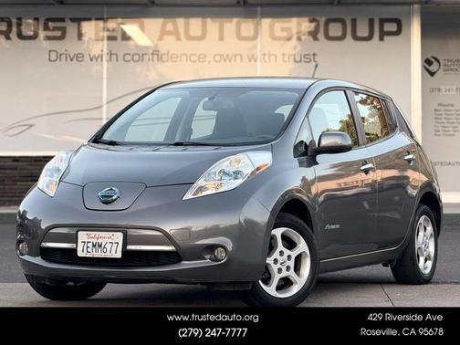 Grey 2014 Nissan Leaf SV