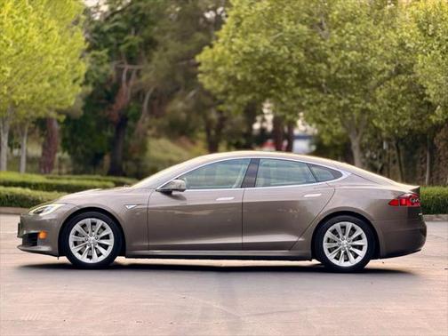 2016 Tesla Model S 75D