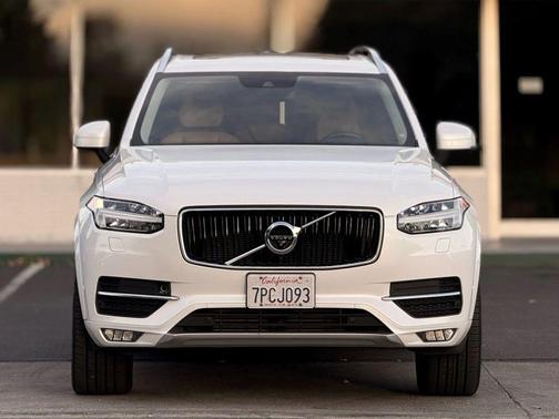 2016 Volvo XC90 T6 Momentum