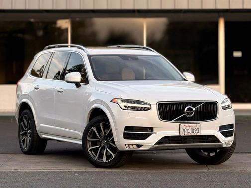 2016 Volvo XC90 T6 Momentum