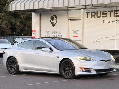 2016 Tesla Model S 90D