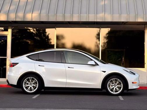 2021 Tesla Model Y Standard Range Rear-Wheel Drive