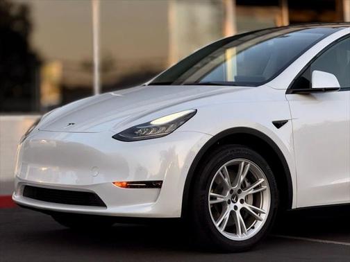 2021 Tesla Model Y Standard Range Rear-Wheel Drive
