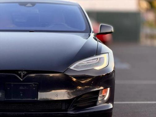 2016 Tesla Model S 90D