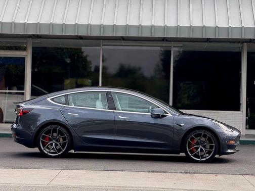 2018 Tesla Model 3 Long Range