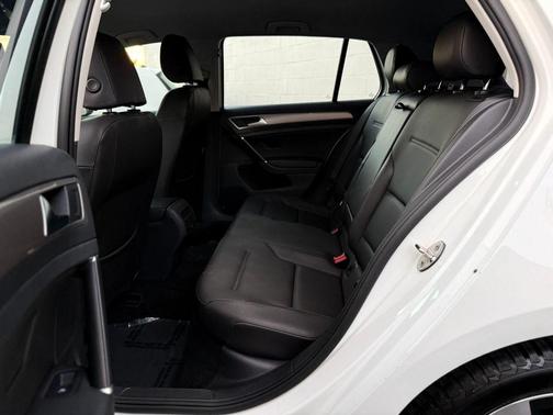Pure White 2015 Volkswagen e-Golf SEL Premium