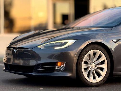 2017 Tesla Model S 75D
