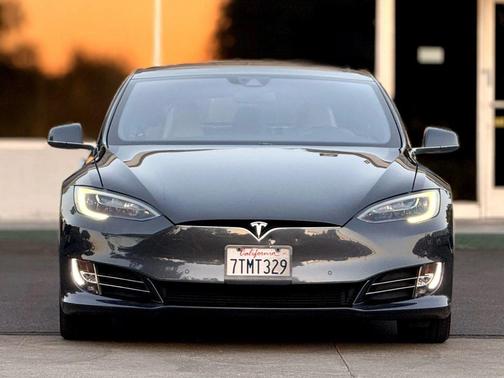 2016 Tesla Model S 90D