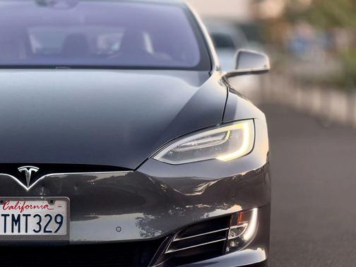 2016 Tesla Model S 90D