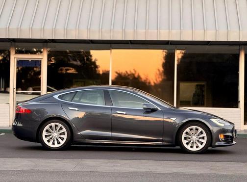 2016 Tesla Model S 90D
