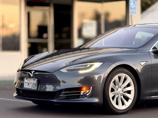 2016 Tesla Model S 90D