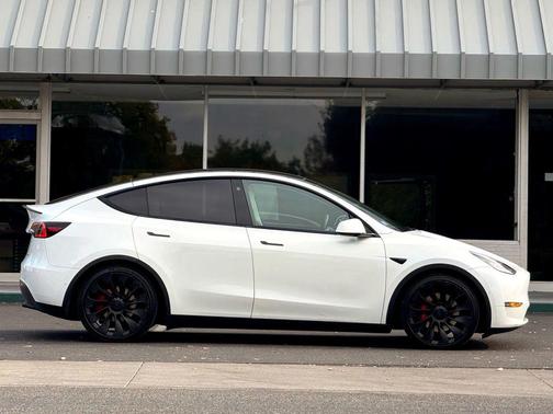 2022 Tesla Model Y Performance Dual Motor All-Wheel Drive