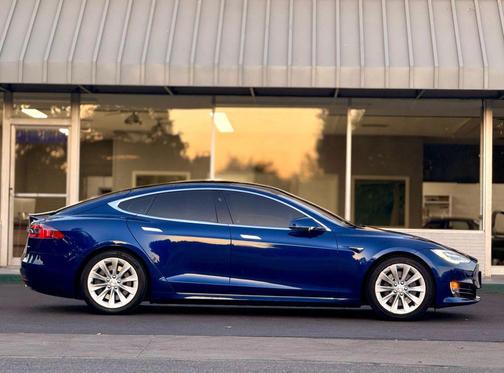 2017 Tesla Model S 90D