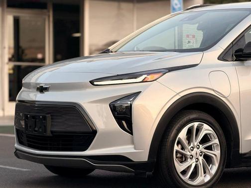 Silver Flare Metallic 2023 Chevrolet Bolt EUV FWD LT