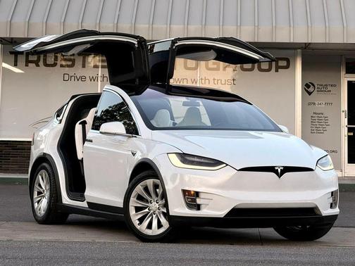 Pearl White Multi-Coat 2018 Tesla Model X 75D