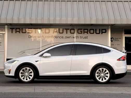 Pearl White Multi-Coat 2018 Tesla Model X 75D