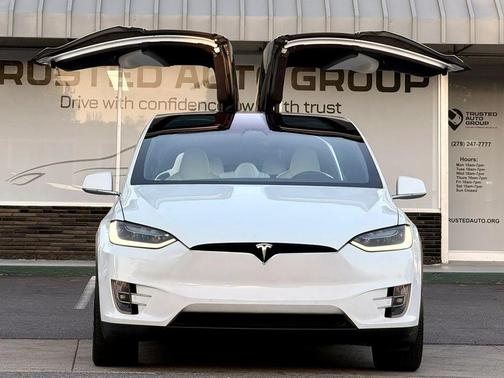Pearl White Multi-Coat 2018 Tesla Model X 75D