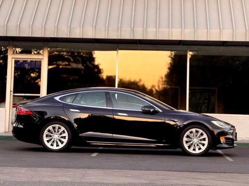 2017 Tesla Model S 90D