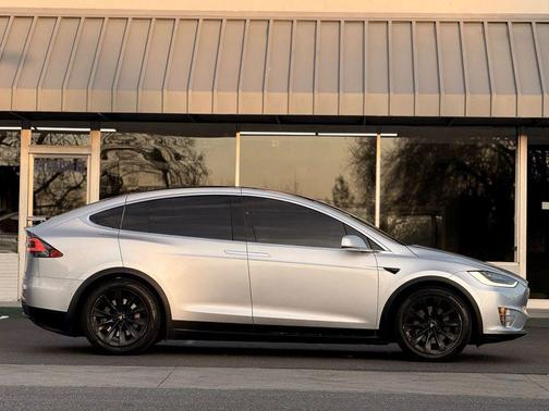 2018 Tesla Model X 75D