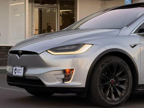 Silver 2018 Tesla Model X 100D Sport Utility 4D