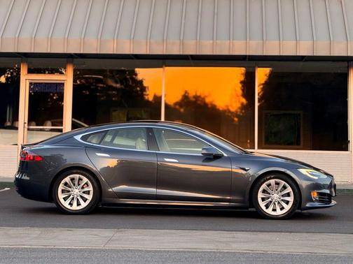2017 Tesla Model S 75D