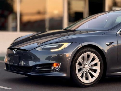 2017 Tesla Model S 75D