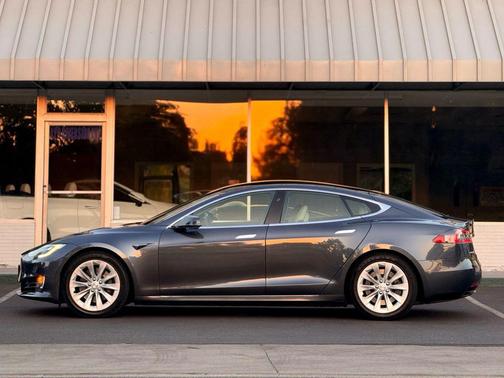 2017 Tesla Model S 75D