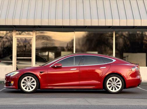 2017 Tesla Model S 90D