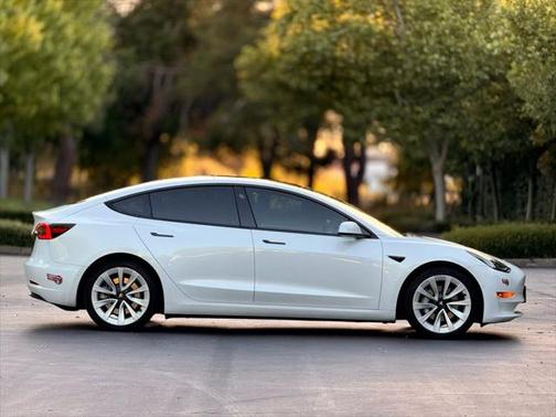 2022 Tesla Model 3 Standard Range