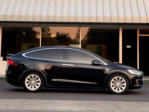 2016 Tesla Model X 75D Sport Utility 4D
