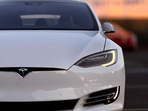 2016 Tesla Model S 90D