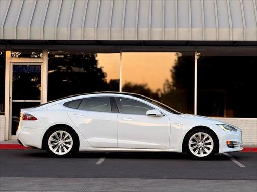 2016 Tesla Model S 90D