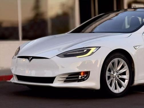 2016 Tesla Model S 90D