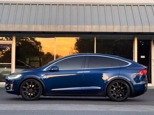 Deep Blue Metallic 2016 Tesla Model X 90D