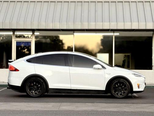 2016 Tesla Model X 60D Sport Utility 4D