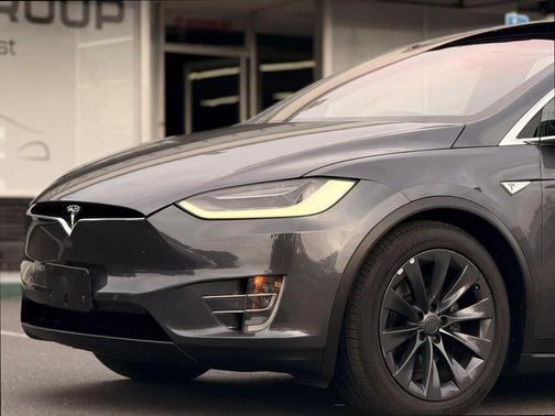 Grey 2016 Tesla Model X 90D
