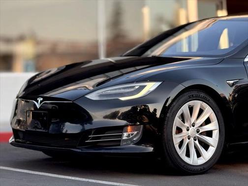 2018 Tesla Model S 75D