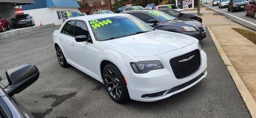 2018 Chrysler 300 Touring