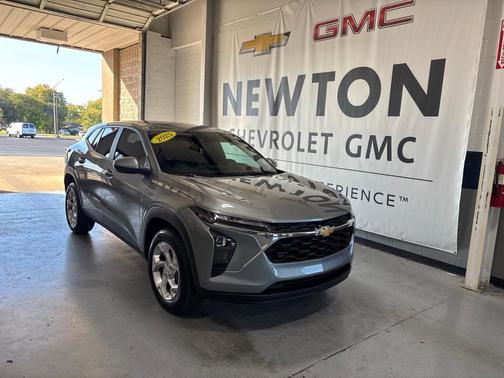 2025 Chevrolet Trax LS