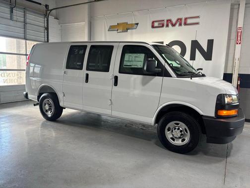 Summit White 2025 Chevrolet Express 2500 Work Van