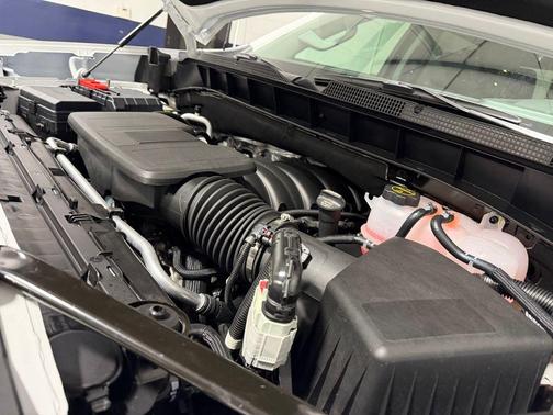 Summit White 2026 Chevrolet Silverado 1500 LT